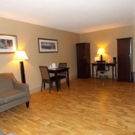 Stonebridge Hotel Fort Mcmurray Habitación foto