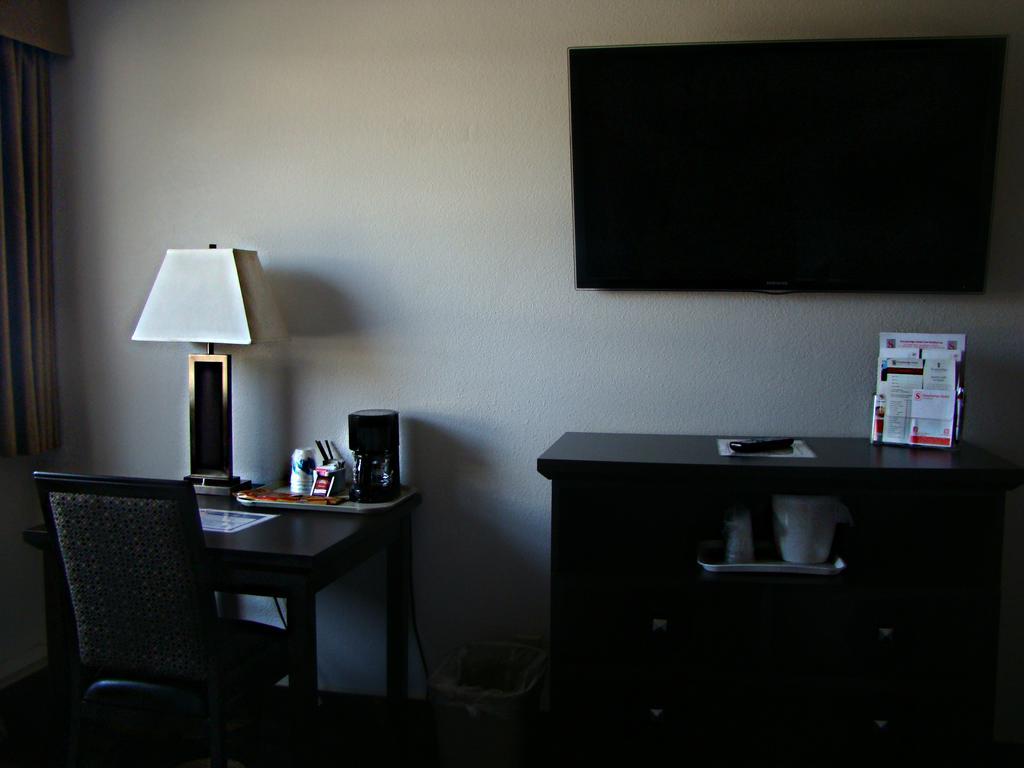 Stonebridge Hotel Fort Mcmurray Habitación foto